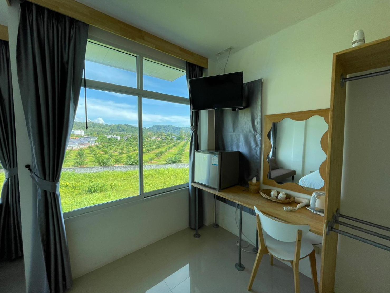 Dwell Phuket Airport Hotel At Naiyang Nai Yang Beach Extérieur photo