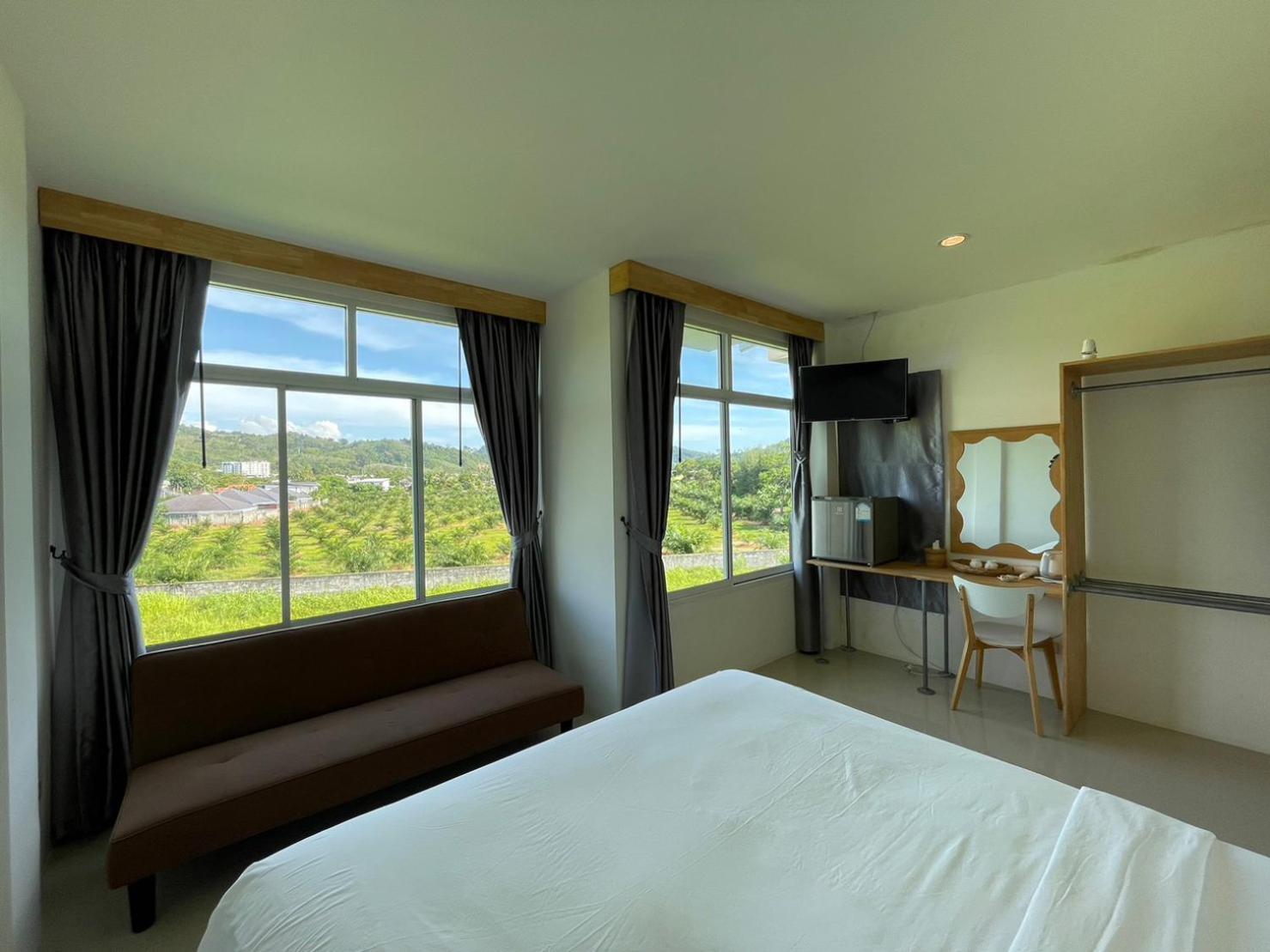 Dwell Phuket Airport Hotel At Naiyang Nai Yang Beach Extérieur photo