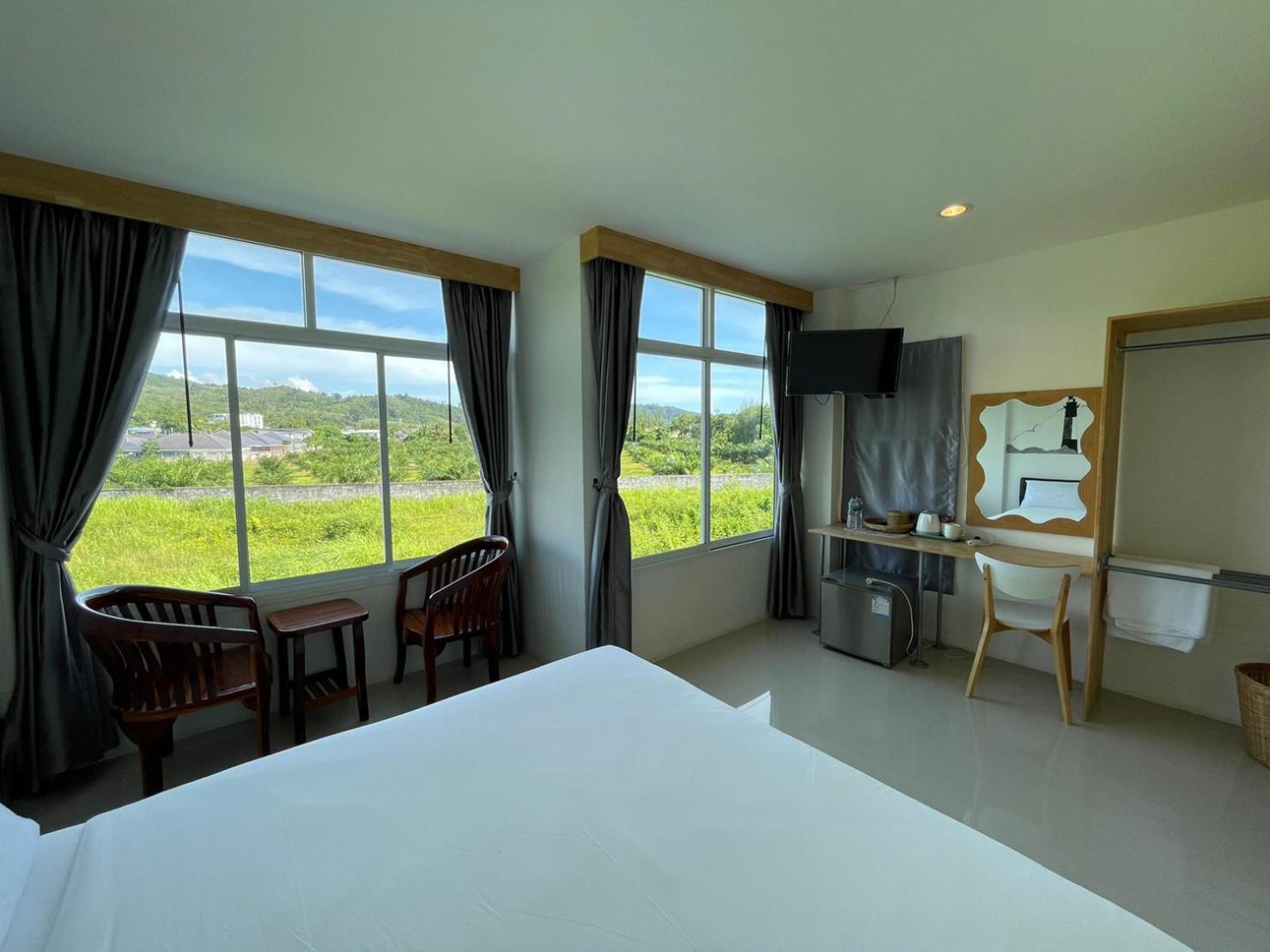 Dwell Phuket Airport Hotel At Naiyang Nai Yang Beach Extérieur photo